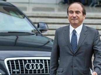 Al Senato spunta Scilipoti: Governo con tutti dentro Al Senato spunta Scilipoti: Governo con tutti dentro