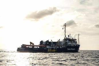 Sea-Watch: Bloccati in mare nell'indifferenza Ue Sea-Watch: Bloccati in mare nell'indifferenza Ue