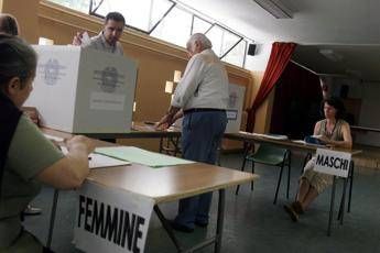 Italian cabinet sets constitutional reform vote for 4 December Italian cabinet sets constitutional reform vote for 4 December