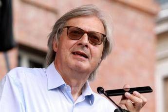 Sgarbi: Ultrà come un soldato e in guerra si muore