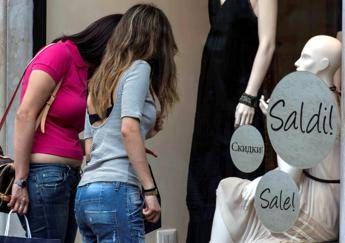 Lo psichiatra, 5 milioni di italiani colpiti da shopping compulsivo Lo psichiatra, 5 milioni di italiani colpiti da shopping compulsivo