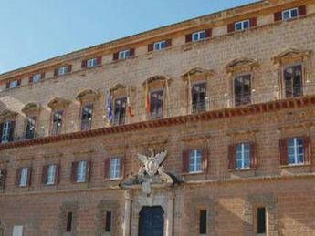La Sicilia spende per il personale 15 volte il Trentino, 115 euro pro capite contro 7,72 La Sicilia spende per il personale 15 volte il Trentino, 115 euro pro capite contro 7,72