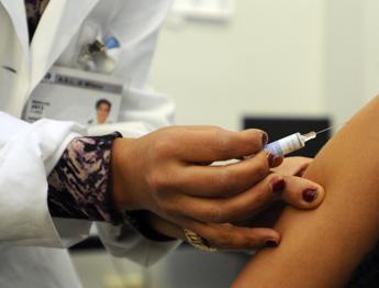 Influenza, nel Lazio vaccino in farmacia da domani