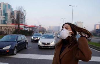 Smog 'allarmante' a Milano, da domani nuove restrizioni