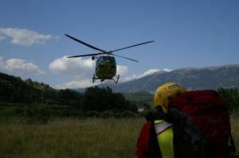 Tragedia a Corvara, basejumper si schianta e muore