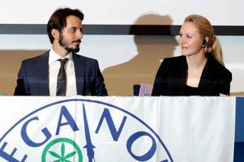 Stiamo ancora insieme, parla il leghista fidanzato di Marion Le Pen Stiamo ancora insieme, parla il leghista fidanzato di Marion Le Pen