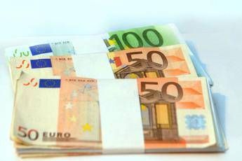 Eurispes: Un italiano su due giustifica l'evasione Eurispes: Un italiano su due giustifica l'evasione