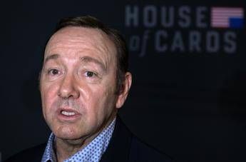 Troupe di House of Cards accusa Kevin Spacey Troupe di House of Cards accusa Kevin Spacey