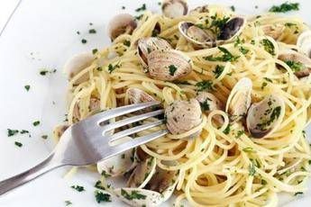 Spaghetti alle vongole: la ricetta top dell'estate Spaghetti alle vongole: la ricetta top dell'estate