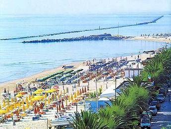 Lidi palermitani aperti dal 1 maggio, ma la stagione è a rischio Lidi palermitani aperti dal 1 maggio, ma la stagione è a rischio