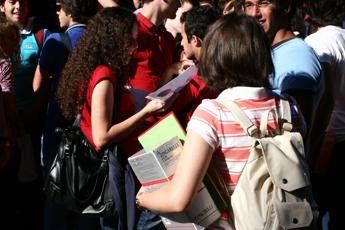 Scuola, la protesta contro il ddl va avanti con lo 'sciopero' dei libri di testo Scuola, la protesta contro il ddl va avanti con lo 'sciopero' dei libri di testo