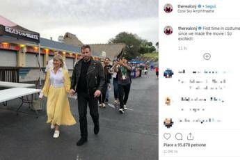 Grease, John Travolta e Olivia Newton-John sono di nuovo Danny e Sandy Grease, John Travolta e Olivia Newton-John sono di nuovo Danny e Sandy
