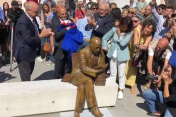 Inaugurata statua di D'Annunzio a Trieste, Croazia protesta