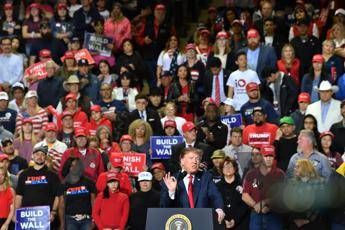 Cameraman Bbc aggredito da supporter di Trump Cameraman Bbc aggredito da supporter di Trump