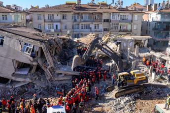 Terremoto in Turchia, bilancio vittime continua a salire