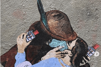 'Il bacio' di Hayez con la mascherina, l'opera di Tvboy 'Il bacio' di Hayez con la mascherina, l'opera di Tvboy