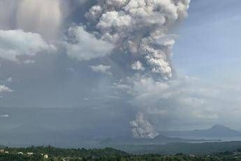 Filippine, paura per vulcano Taal: migliaia di evacuati Filippine, paura per vulcano Taal: migliaia di evacuati
