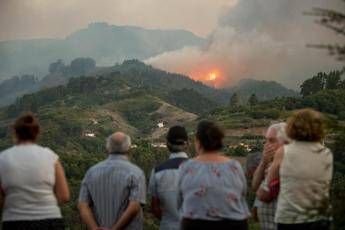 Tamadaba, il 'paradiso' in fiamme a Gran Canaria Tamadaba, il 'paradiso' in fiamme a Gran Canaria