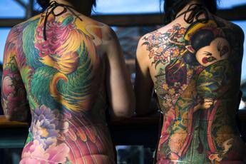 Report: alti rischi infezioni in laboratori tatuaggi e piercing Report: alti rischi infezioni in laboratori tatuaggi e piercing