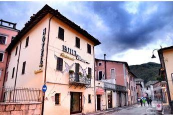 Terremoto, De Micheli: Soldi per ricostruzione ci sono Terremoto, De Micheli: Soldi per ricostruzione ci sono