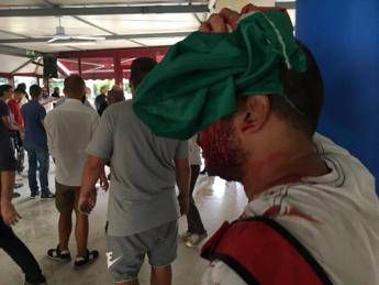 Roma, tensioni fra antagonisti e Casapound: feriti Roma, tensioni fra antagonisti e Casapound: feriti
