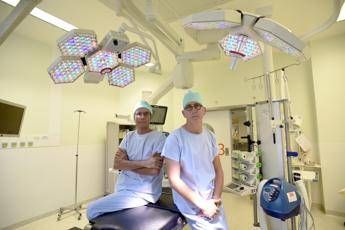 Primo trapianto al mondo di rene con robot fra sorelle e senza cicatrici Primo trapianto al mondo di rene con robot fra sorelle e senza cicatrici
