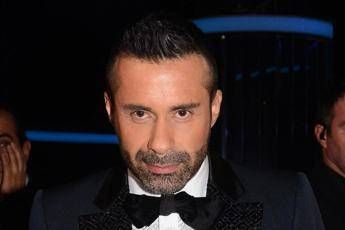 'Fr... vattene', scritta omofoba sul citofono regista Tommassini 'Fr... vattene', scritta omofoba sul citofono regista Tommassini