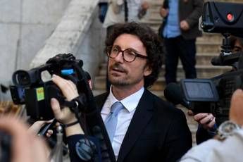 Toninelli: Io ministro gaffeur? Meglio gaffe che mazzette