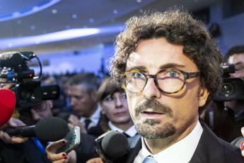 Toninelli contro Salvini: Cerca facile consenso