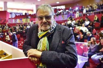Toscani: Mi sento liberato, per i social ho fatto cadere Ponte Morandi Toscani: Mi sento liberato, per i social ho fatto cadere Ponte Morandi