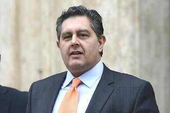 Toti difende l'autonomia: Regioni di serie A e B? Colpa del centralismo Toti difende l'autonomia: Regioni di serie A e B? Colpa del centralismo
