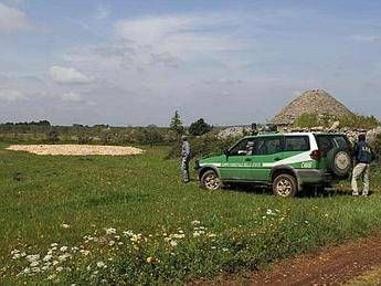 Smontava trulli nel Parco dell'Alta Murgia, denunciato dal Corpo Forestale Smontava trulli nel Parco dell'Alta Murgia, denunciato dal Corpo Forestale