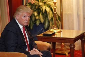 Dazi commerciali, Trump firma i decreti Dazi commerciali, Trump firma i decreti