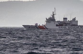 Naufragio al largo della Turchia, 14 salvati e un bambino disperso
