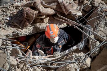 Terremoto Turchia, si continua a scavare: sale bilancio vittime