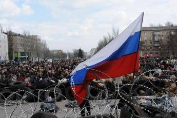 Stampa russa: “Fotoreporter italiano ucciso in Ucraina”. In corso verifiche della Farnesina Stampa russa: “Fotoreporter italiano ucciso in Ucraina”. In corso verifiche della Farnesina