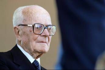 Offese a Pertini, leghista pentito devolve stipendio a Fondazione Offese a Pertini, leghista pentito devolve stipendio a Fondazione