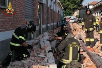 Varese, crolla tetto edificio: muoiono madre e due figli