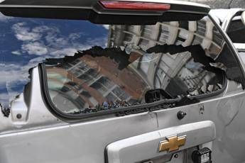 Venezuela, spari contro l'auto di Guaidò Venezuela, spari contro l'auto di Guaidò