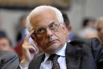 Vincenzo Visco: Politiche sbagliate handicap dell'Italia Vincenzo Visco: Politiche sbagliate handicap dell'Italia
