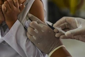 Vaccini influenza non bastano, tardivi ordini delle Regioni