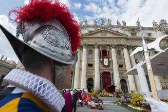 'Chierichetti' del Papa, altri tre presunti abusi