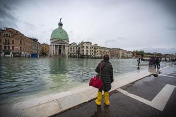 Clima, a Venezia escalation paurosa di acqua alta