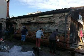 Venezia, studenti Ca' Foscari e 'Marea Solidale': giovani in aiuto della città Venezia, studenti Ca' Foscari e 'Marea Solidale': giovani in aiuto della città
