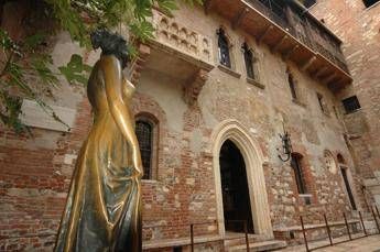 Per romantici e viaggiatori destinazione imperdibile è la casa di Giulietta Per romantici e viaggiatori destinazione imperdibile è la casa di Giulietta