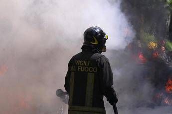 Rifiuti Roma, emergenza roghi nella notte Rifiuti Roma, emergenza roghi nella notte