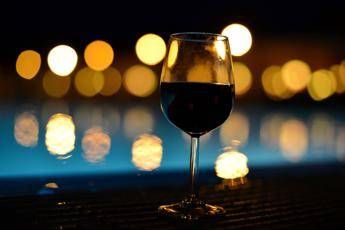 'Crisi' del vino Iran-Francia, no Eliseo a menù senza alcolici: salta cena Rohani-Hollande 'Crisi' del vino Iran-Francia, no Eliseo a menù senza alcolici: salta cena Rohani-Hollande