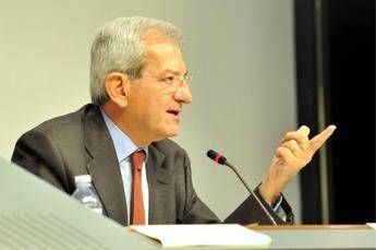 Violante: Giudici non diano giudizi morali, parlino con le sentenze Violante: Giudici non diano giudizi morali, parlino con le sentenze