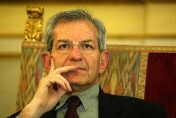 Consulta, fumata nera numero 16. Grillo: ''Violante ineleggibile'' Consulta, fumata nera numero 16. Grillo: ''Violante ineleggibile''