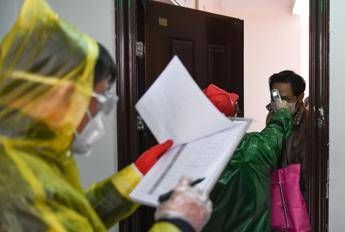 Coronavirus, a Wuhan controlli casa per casa